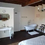 A L'ombre Du Marronnier 4*