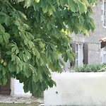 Bed & Breakfast A L'ombre Du Marronnier La Peruse