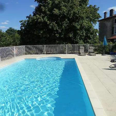 A L'ombre Du Marronnier ベッド・アンド・ブレックファスト 4*