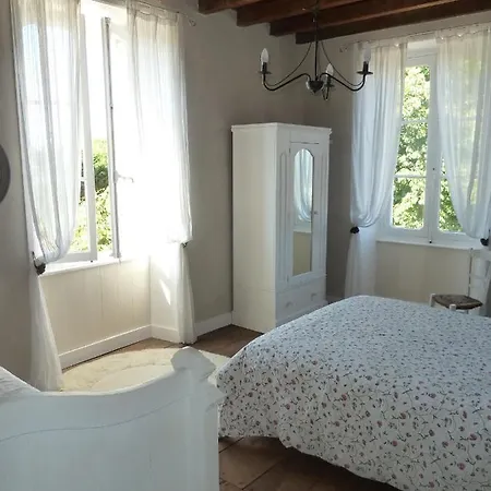 A L'ombre Du Marronnier ベッド・アンド・ブレックファスト 4*