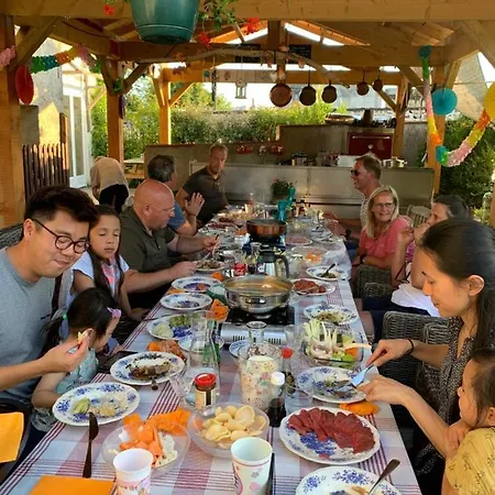 A L'ombre Du Marronnier La Péruse