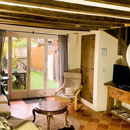 ベッド・アンド・ブレックファスト A L'ombre Du Marronnier La Péruse