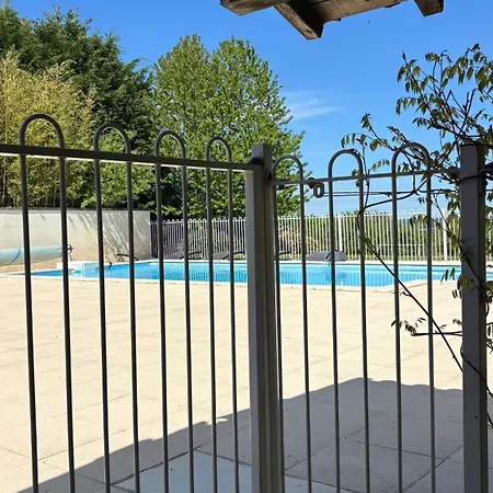 A L'ombre Du Marronnier La Peruse