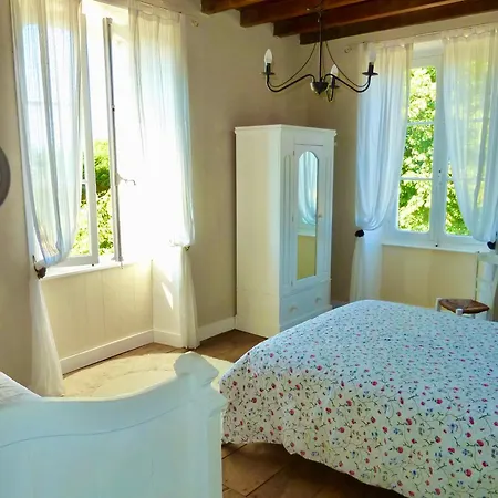 A L'ombre Du Marronnier 4*