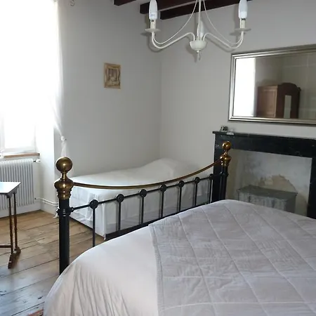 A L'ombre Du Marronnier La Péruse