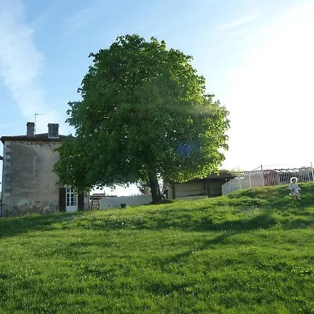 A L'ombre Du Marronnier ベッド・アンド・ブレックファスト 4*