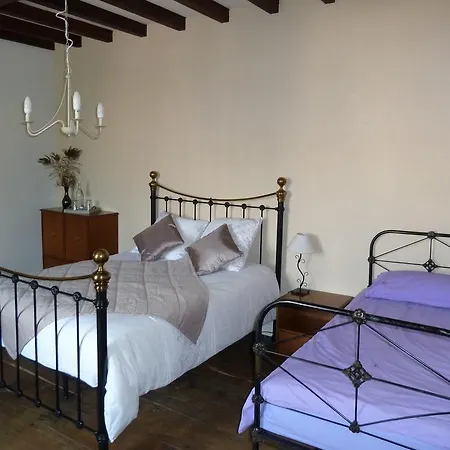 A L'ombre Du Marronnier La Peruse