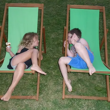 A L'ombre Du Marronnier 4*