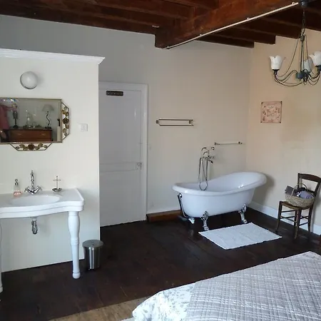 A L'ombre Du Marronnier 4*