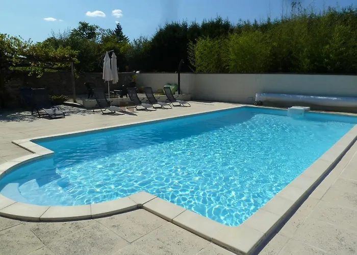 A L'ombre Du Marronnier La Peruse