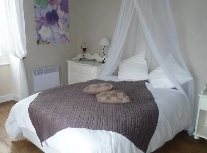 A L'ombre Du Marronnier Bed & Breakfast La Peruse