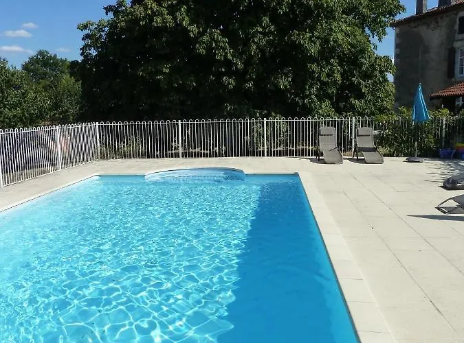 A L'ombre Du Marronnier Bed & Breakfast 4*