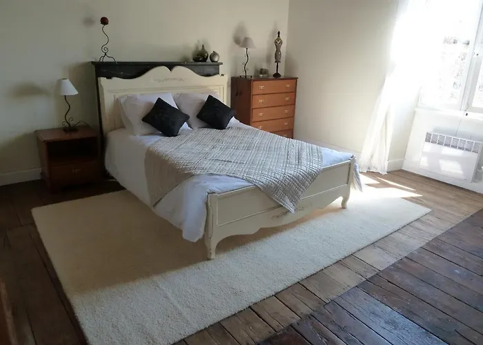 A L'ombre Du Marronnier