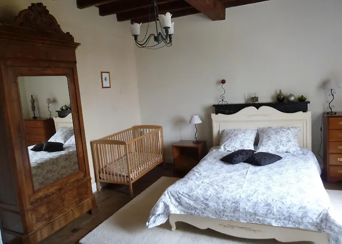 A L'ombre Du Marronnier La Peruse