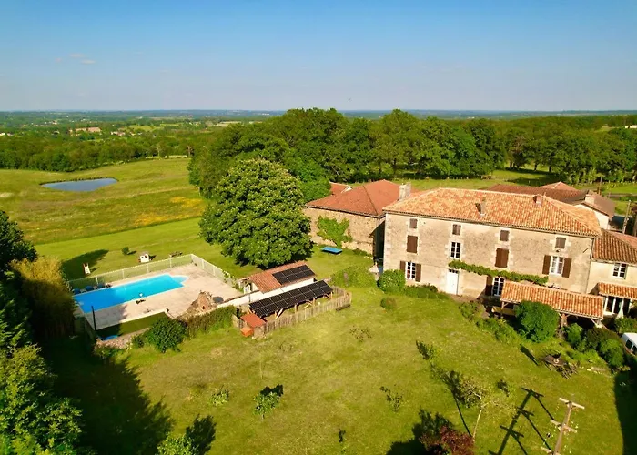 A L'ombre Du Marronnier 4*