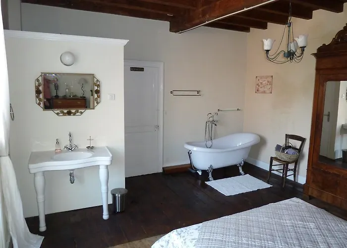 A L'ombre Du Marronnier 4*