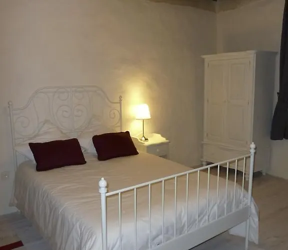 A L'ombre Du Marronnier Bed & Breakfast La Peruse