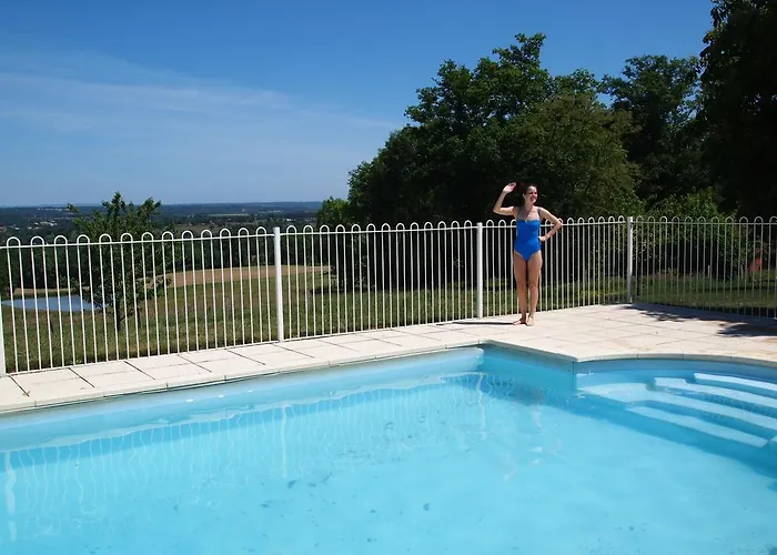 A L'ombre Du Marronnier Bed & Breakfast La Peruse